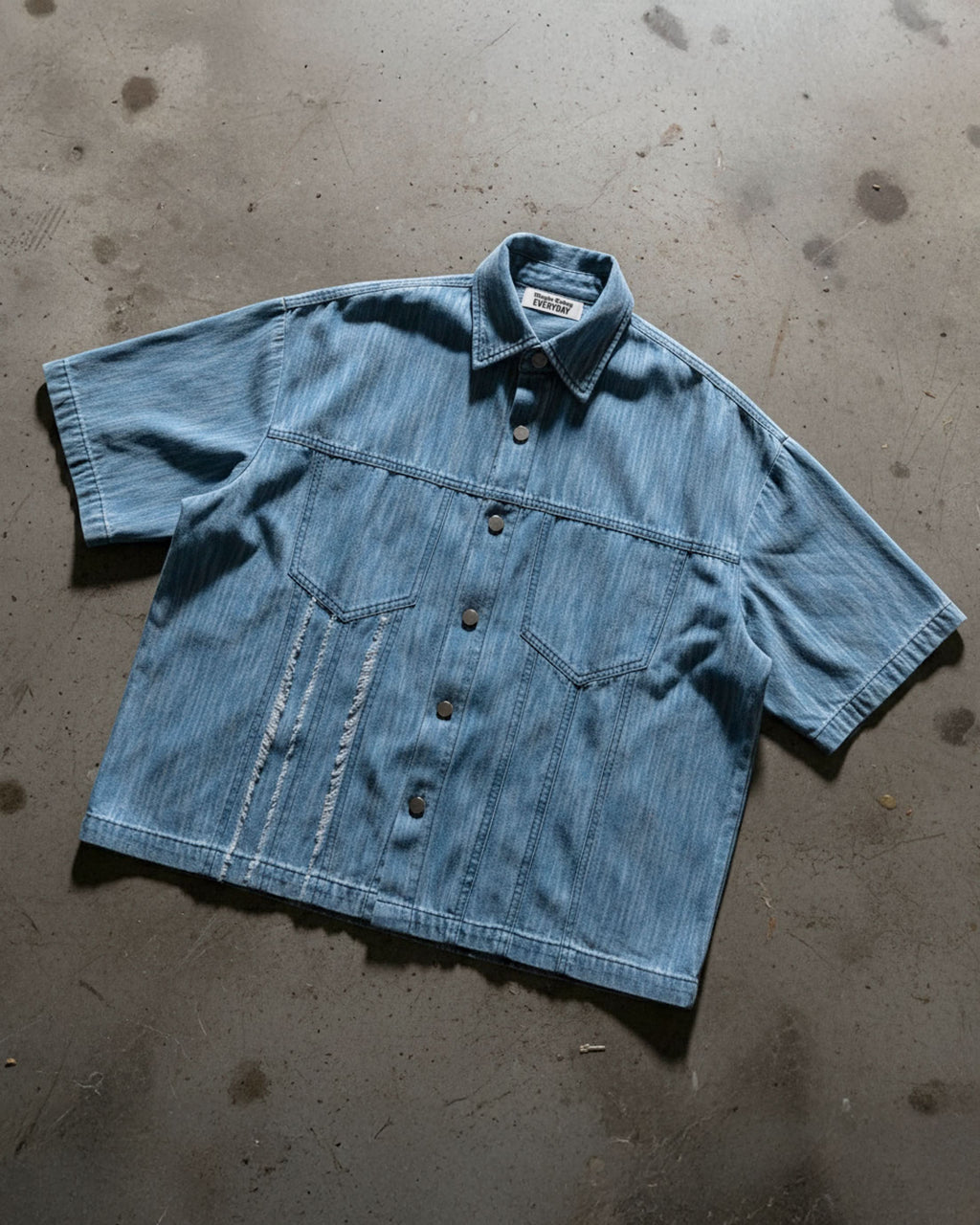 EVERYDAY Distressed Wash Short-Sleeve Shirt